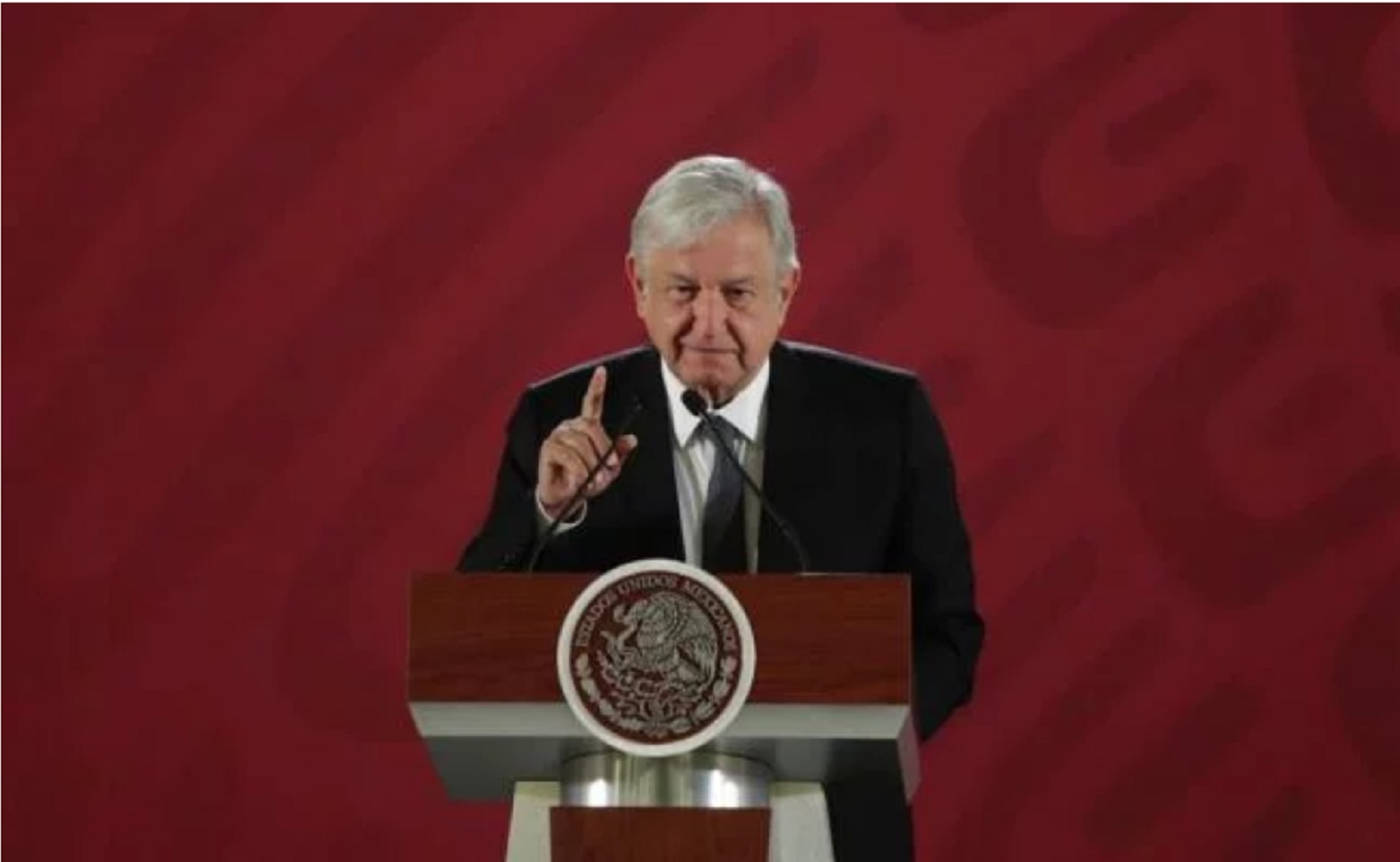 La economía se fortalecerá con estrategia contra el huachicol, responde AMLO al Banxico