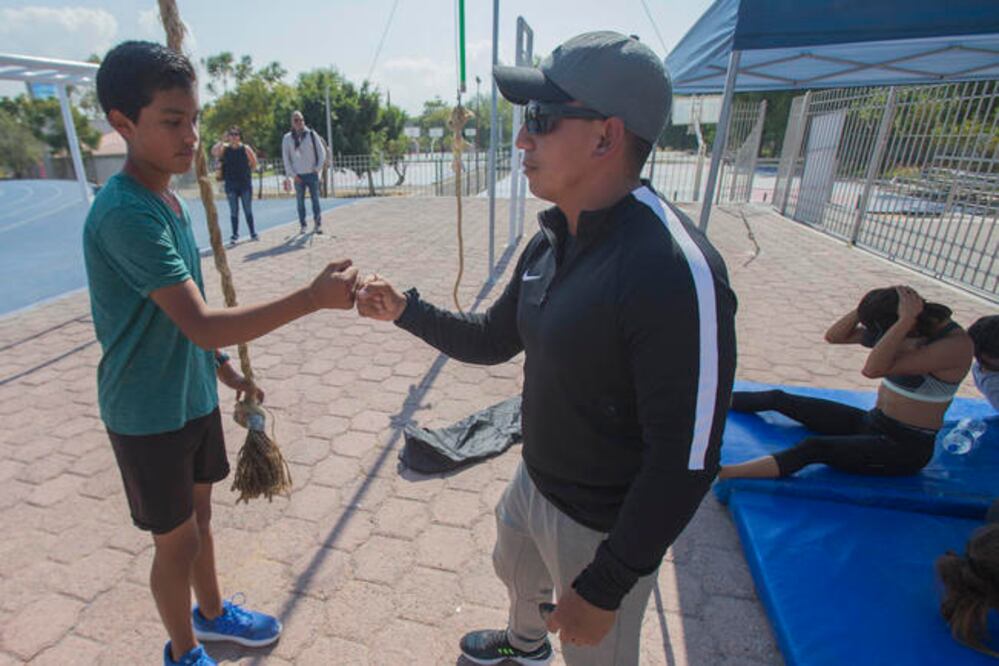 Andrés Guzmán cuenta con 17 años de experiencia en preparar a los atletas que han marcado la historia del deporte nacional. (FOTOS: DEMIAN CHÁVEZ. EL UNIVERSAL)