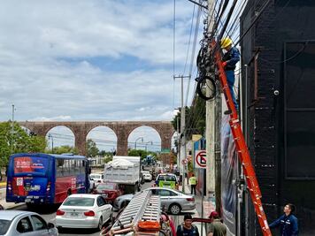 Municipio de Querétaro retira 5 toneladas de cables en desuso como parte de plan para dignificar el espacio público