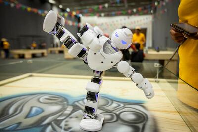 Asombran con bebés robot, drones y batallas