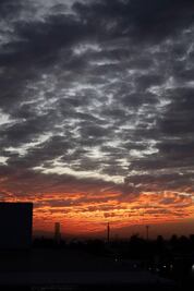Cielo de Querétaro se pinta de naranja y se vuelve viral
