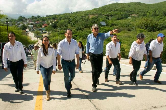 Gobernador entrega en Jalpan vialidades e infraestructura