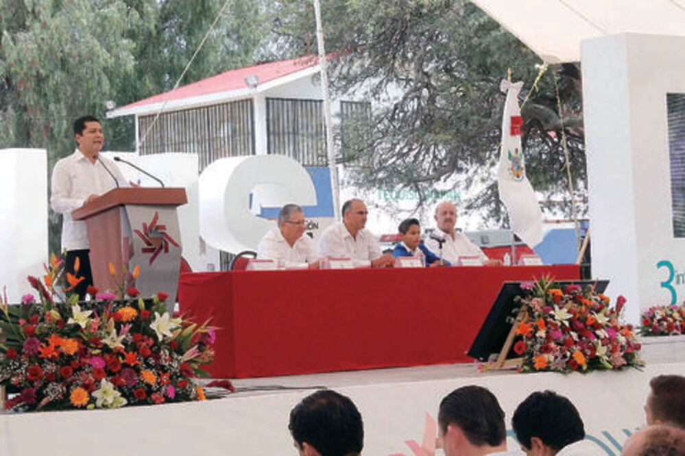 Resalta desarrollo turístico y educativo en Tequisquiapan