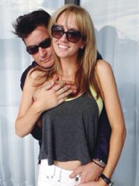 Quieren lejos a Denisse Richards