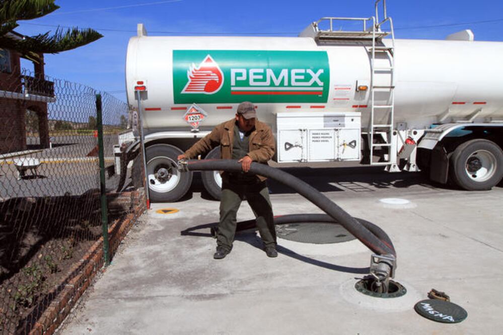 La Unión de Estaciones de Servicios de Querétaro reveló que en la entidad sólo se cuenta con menos de dos días de almacenamiento del combustible. (ARCHIVO. EL UNIVERSAL.)