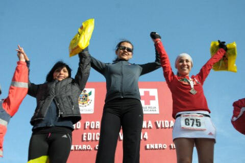 Corren y ayudan a la Cruz Roja