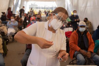 Podrían vacunar a más de 55 mil maestros en Querétaro