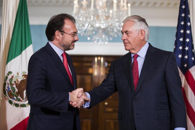 Dejaremos TLCAN si no nos favorece, advierte Videgaray 