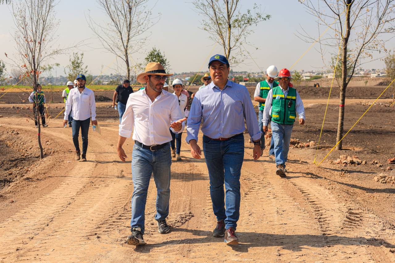 Luis Nava supervisa el parque La Queretana