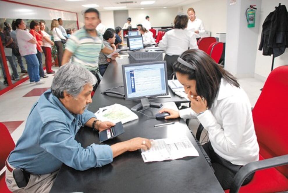 Desvían vuelos al AIQ por saturación