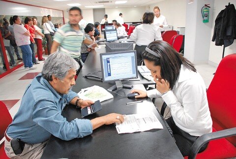 Desvían vuelos al AIQ por saturación