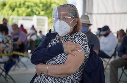 Vacunarán a adultos mayores en la Facultad de Conta de la UAQ