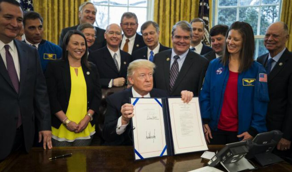 Trump quiere que un estadounidense pise Marte durante su primer mandato