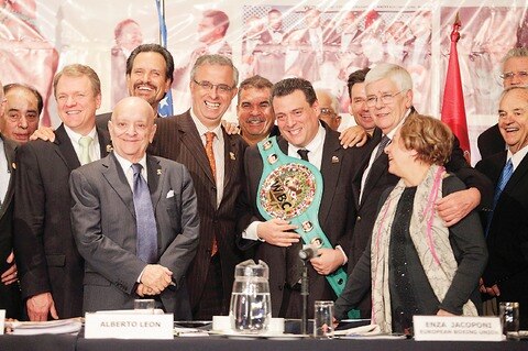 El CMB se queda en familia