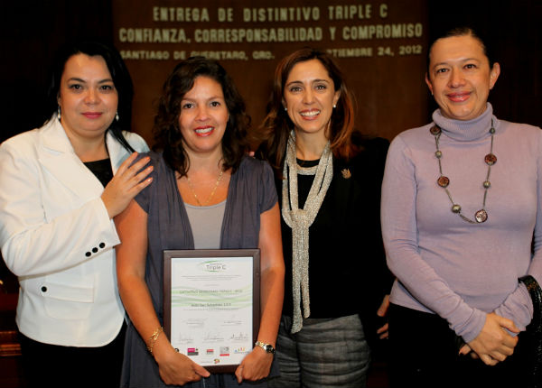 Entregan distintivos Triple C