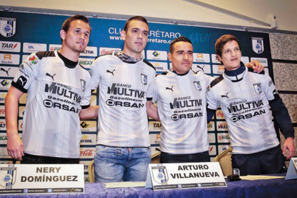 Gallos estrena jugadores y ‘piel’