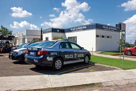 Denuncian en SJR  a policías por abuso 