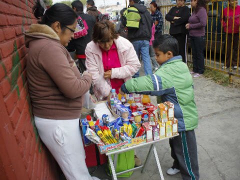 Pululan alimentos chatarra