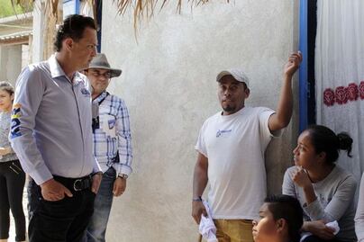 En Peñamiller, Kuri recibe las propuestas de los ciudadanos