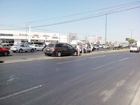 Choca pipa de gas en avenida 5 de febrero