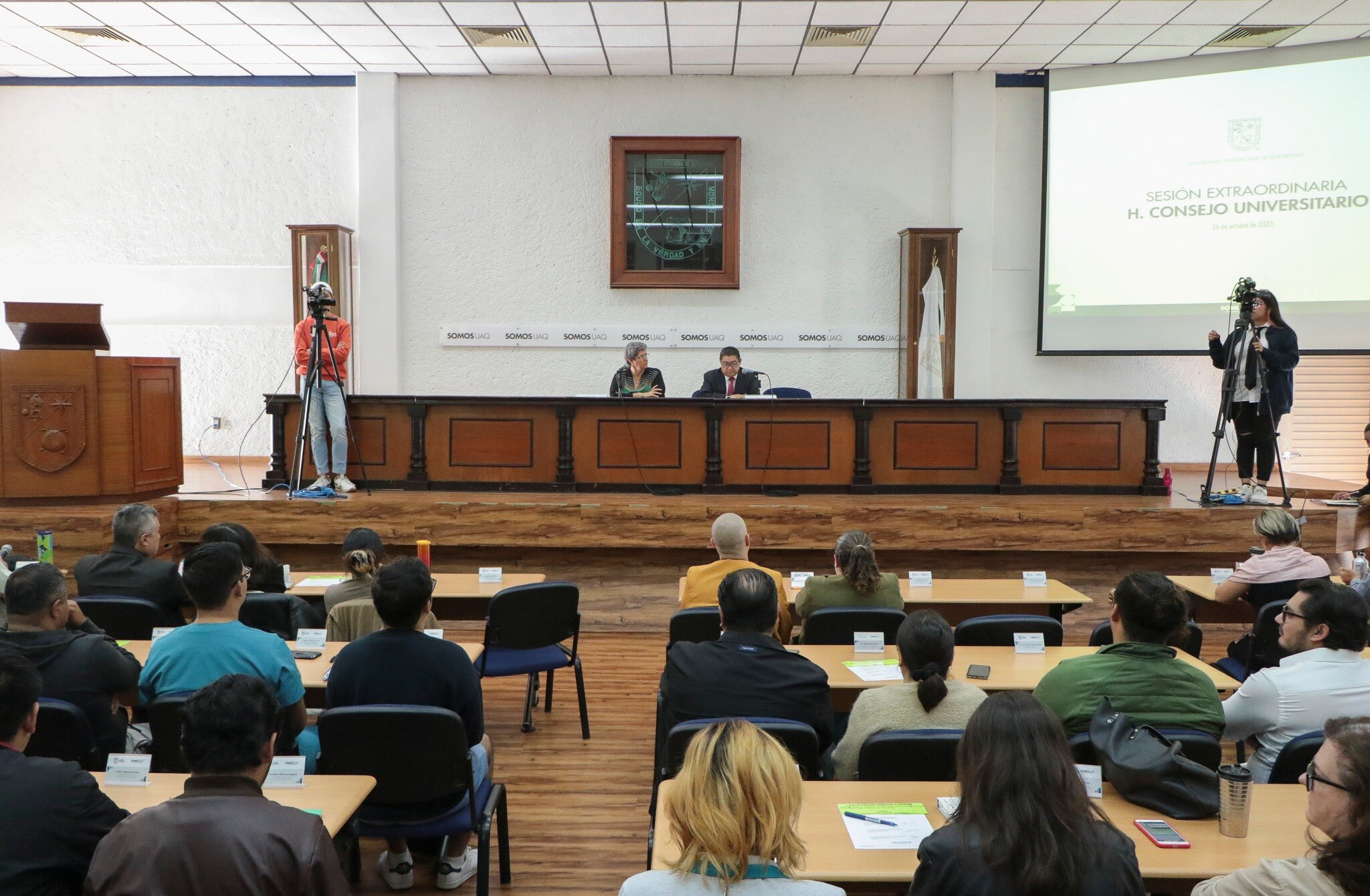 Martín Vivanco pide la renuncia de la rectora de la UAQ, Tere García Gasca