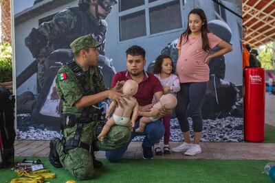 Casi 100 mil personas acuden a exposición de Fuerzas Armadas