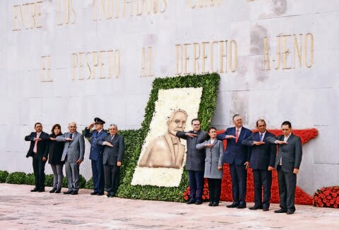 Celebran 210 aniversario del natalicio de Juárez