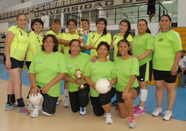 Cachibol queretano, en la cima 