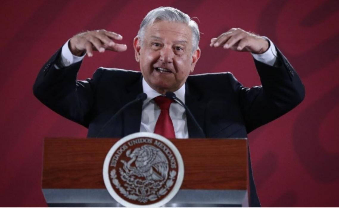 Estoy contento porque no hay paros de maestros, afirma AMLO