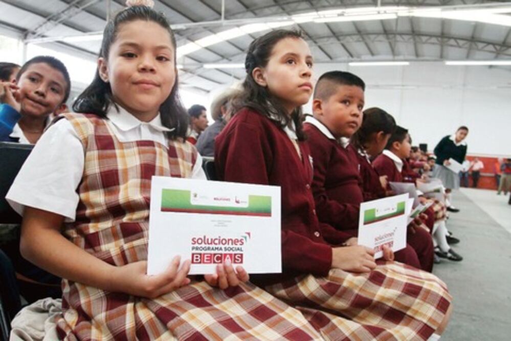 Prevén destinar 157 mdp para becas