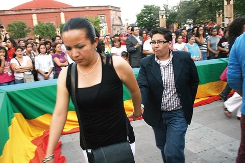 Bodas gay es un tema legislativo, advierten