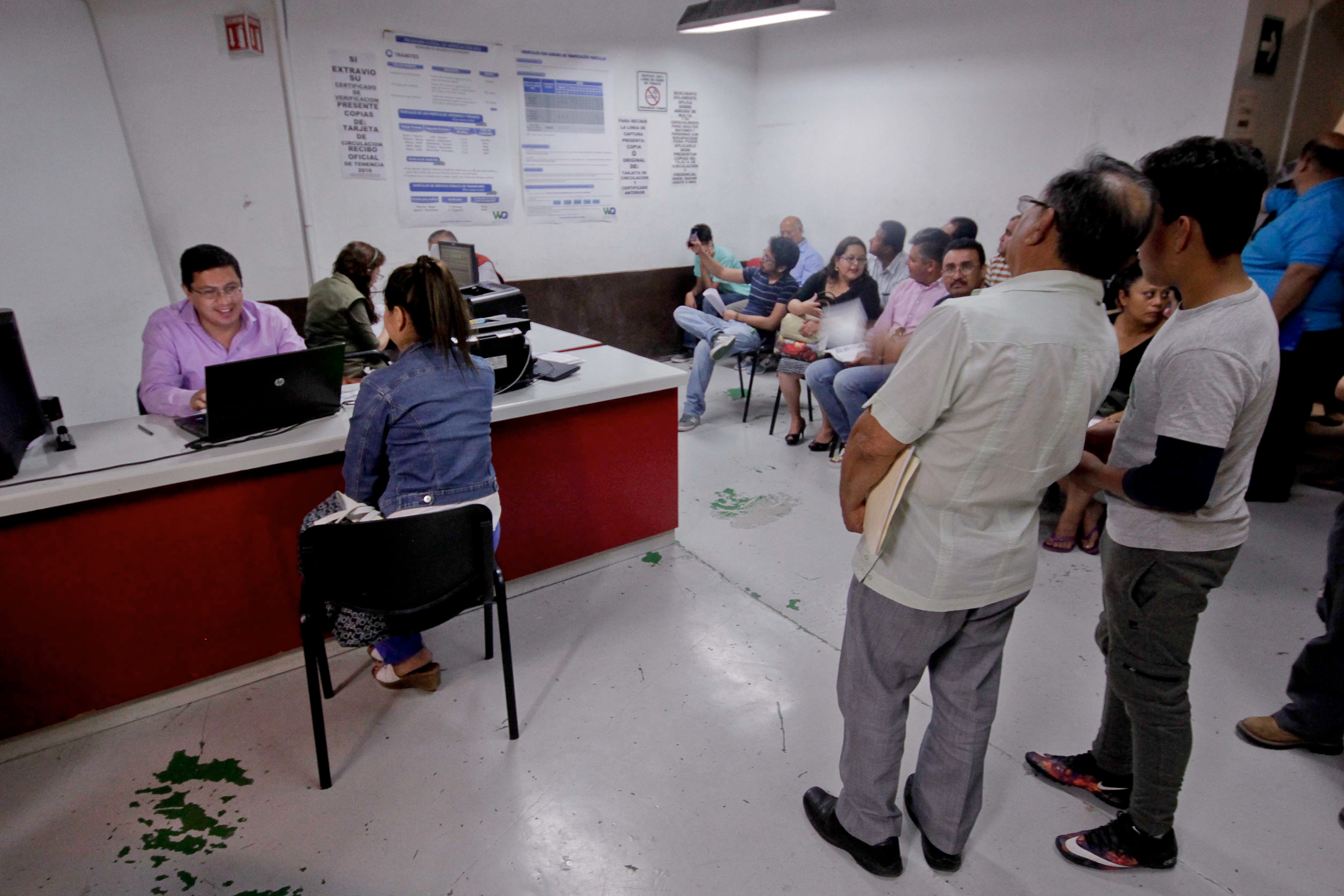 Finanzas busca cobrar a autos con placas de otros estados