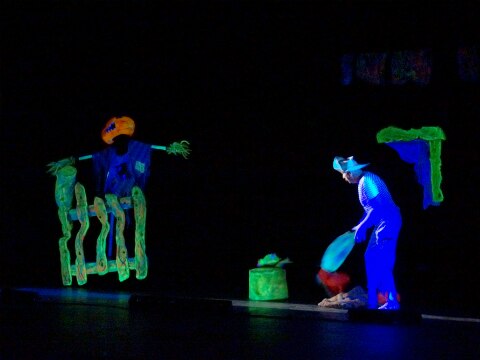 El Teatro Negro de Praga ilumina Querétaro