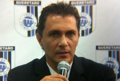 Directiva orgullosa de Gallos Blancos