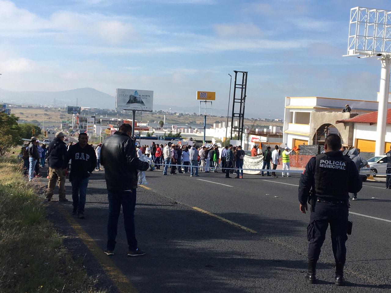 Vecinos de La Pradera se manifiestan contra la empresa Aqua