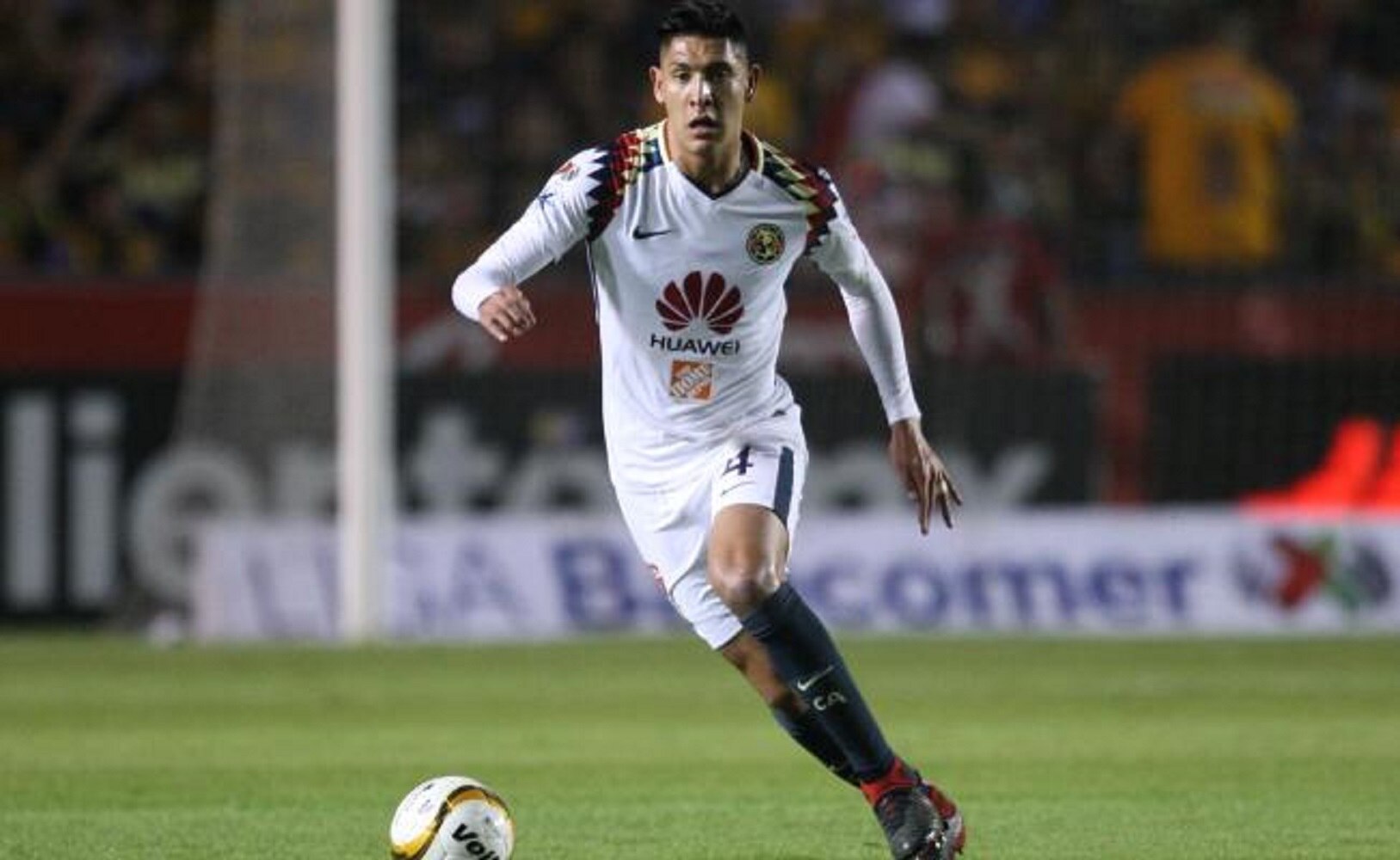 Imago7. Edson Alvarez durante el juego de vuelta de las Semifinales del torneo Apertura 2017 de la Liga MX entre América y Tigres