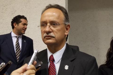 Arrestan a sujetos que pretendían colocar manta de grupo criminal