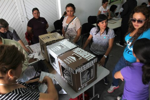 Capacita  el INE a funcionarios de casilla