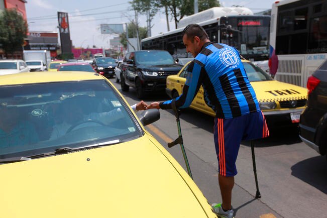 #Historia | Alejandro se gana la vida con un balón en las calles