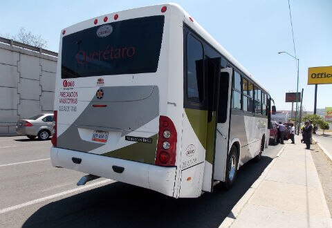 Cae menor desde un camión