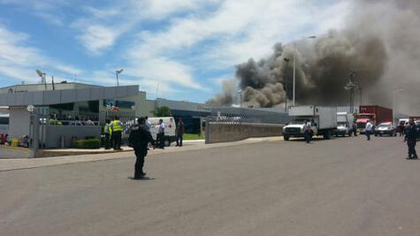 Controlan incendio tras una explosión en empresa Irizar