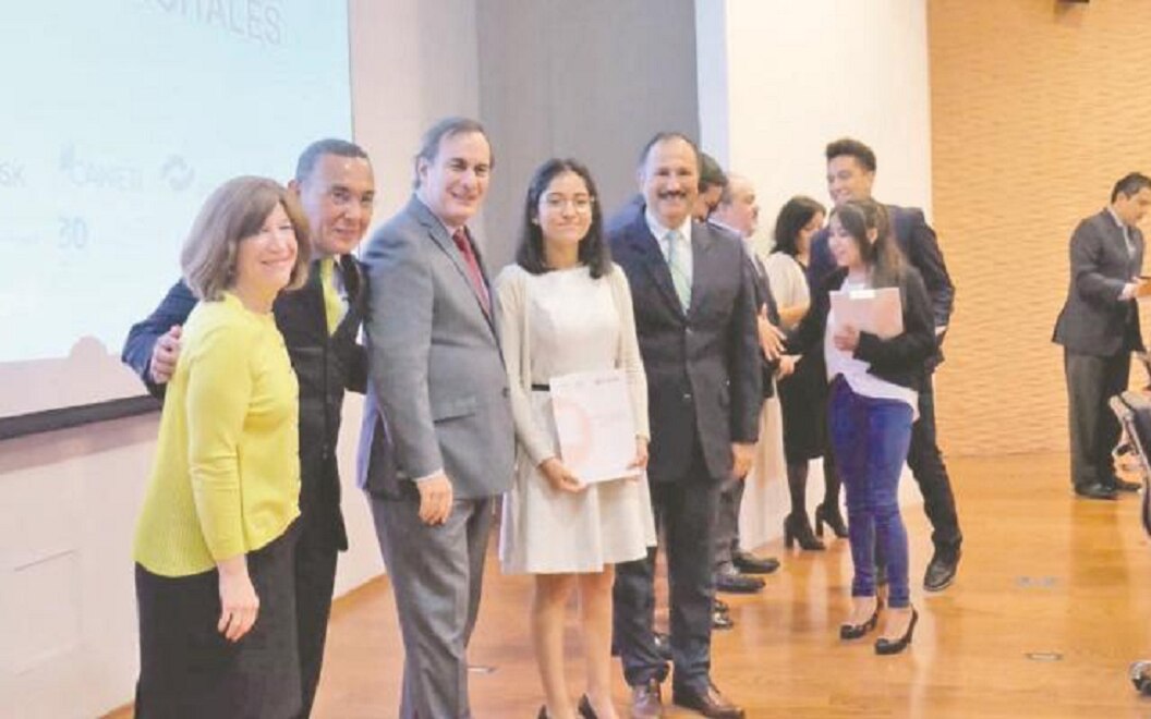 "Opaca y tendenciosa, la consulta sobre el NAIM": CCE