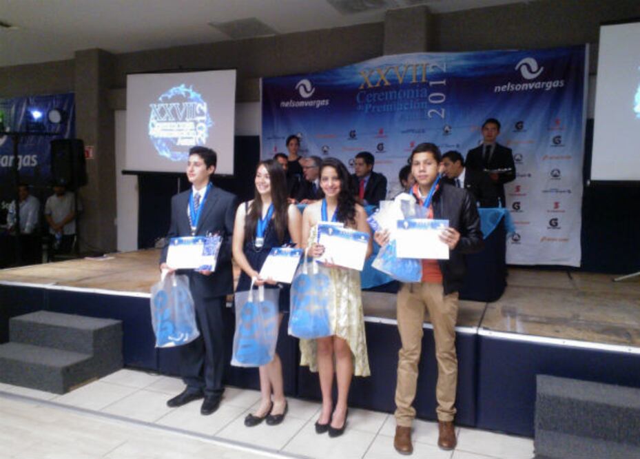 Reconocen a 38 nadadores destacados