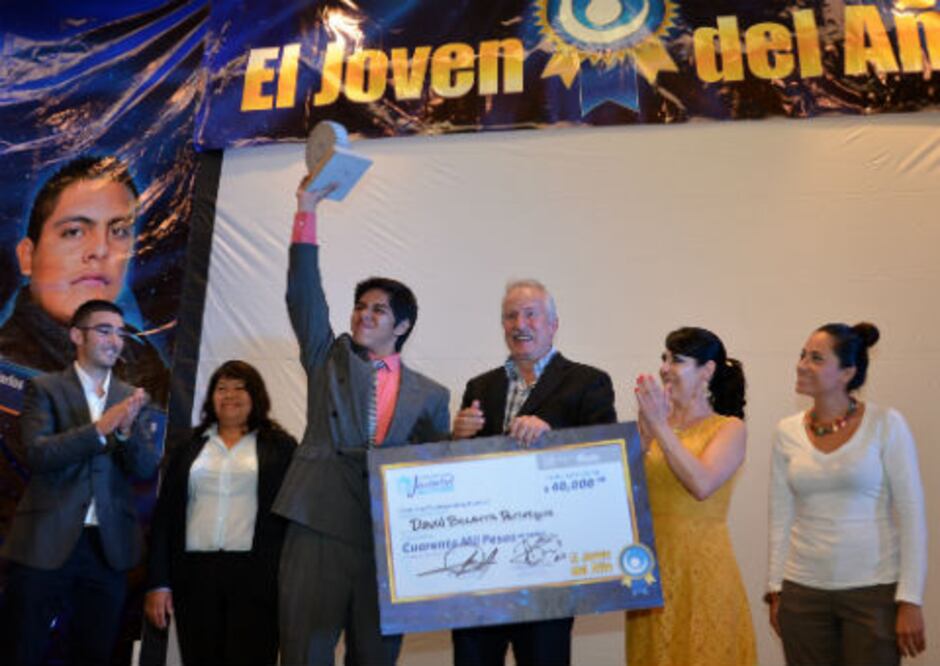 Reconocen a ‘Joven del año’