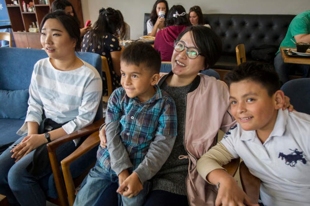 Jeongwon Choi llegó hace 16 años a México porque sus padres querían que conociera otras partes del mundo. Dice que la cultura coreana privilegia el trabajo a la diversión, ya que desde niños los educan para ser muy competitivos y sobresalir intelectualmen