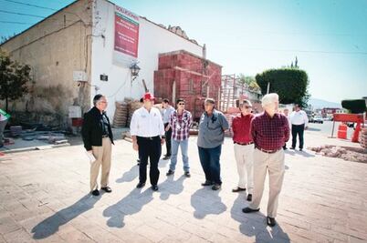 Supervisan obras en la Plaza Fundadores