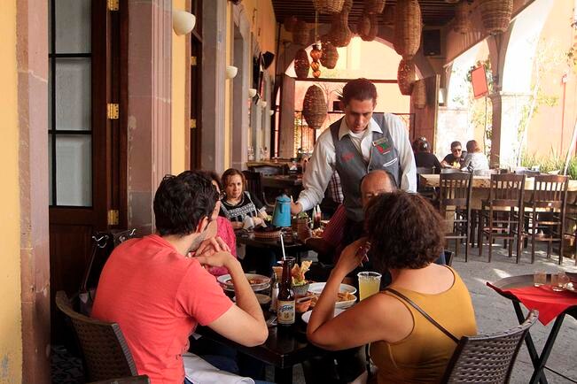 Prevén alza de 10% en sector restaurantero por vacaciones
