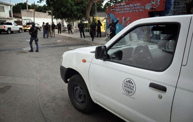 En uno de los cateos, por narcotienditas en San Francisquito, se logró la detención de tres personas, a quienes se les aseguraron 300 dosis de droga (ESPECIAL)