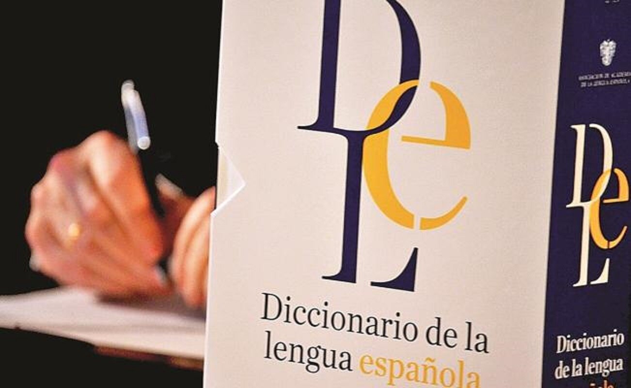 Académica considera que "feminazi" podría ser incluida a la RAE