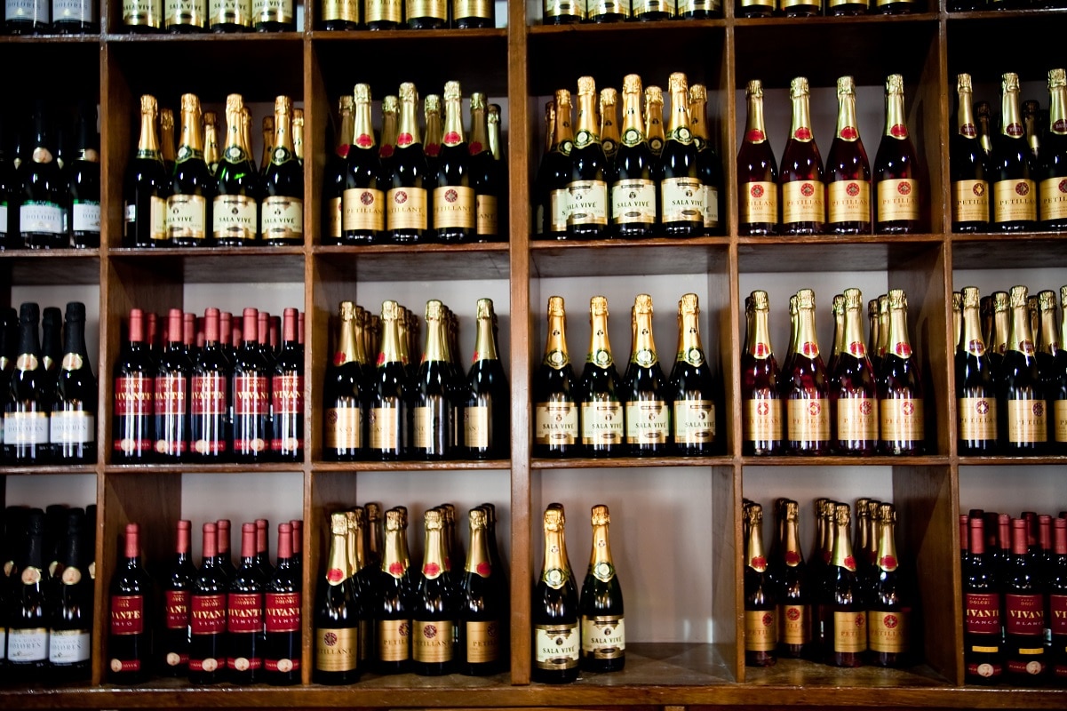 "Quitemos impuestos al vino tinto mexicano", propone diputado queretano del PAN